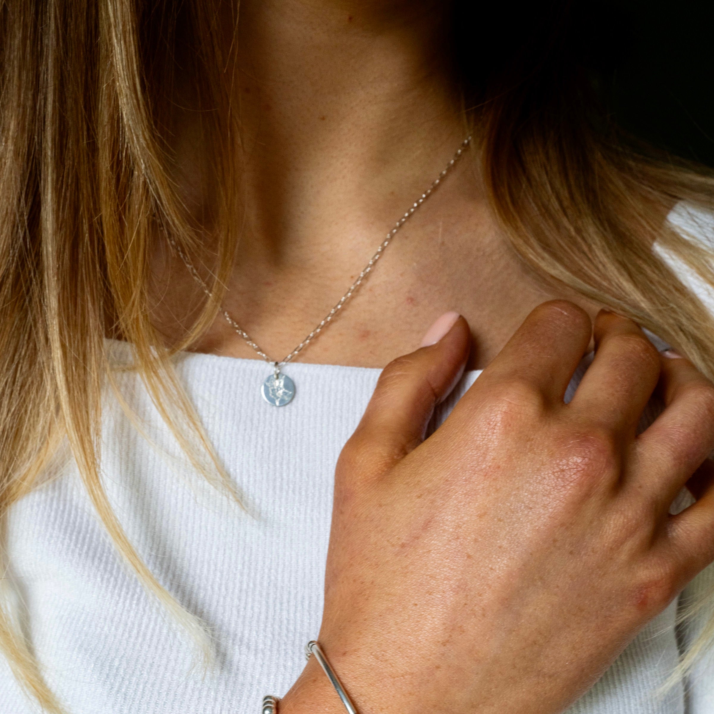 Birth flower necklace in sterling silver