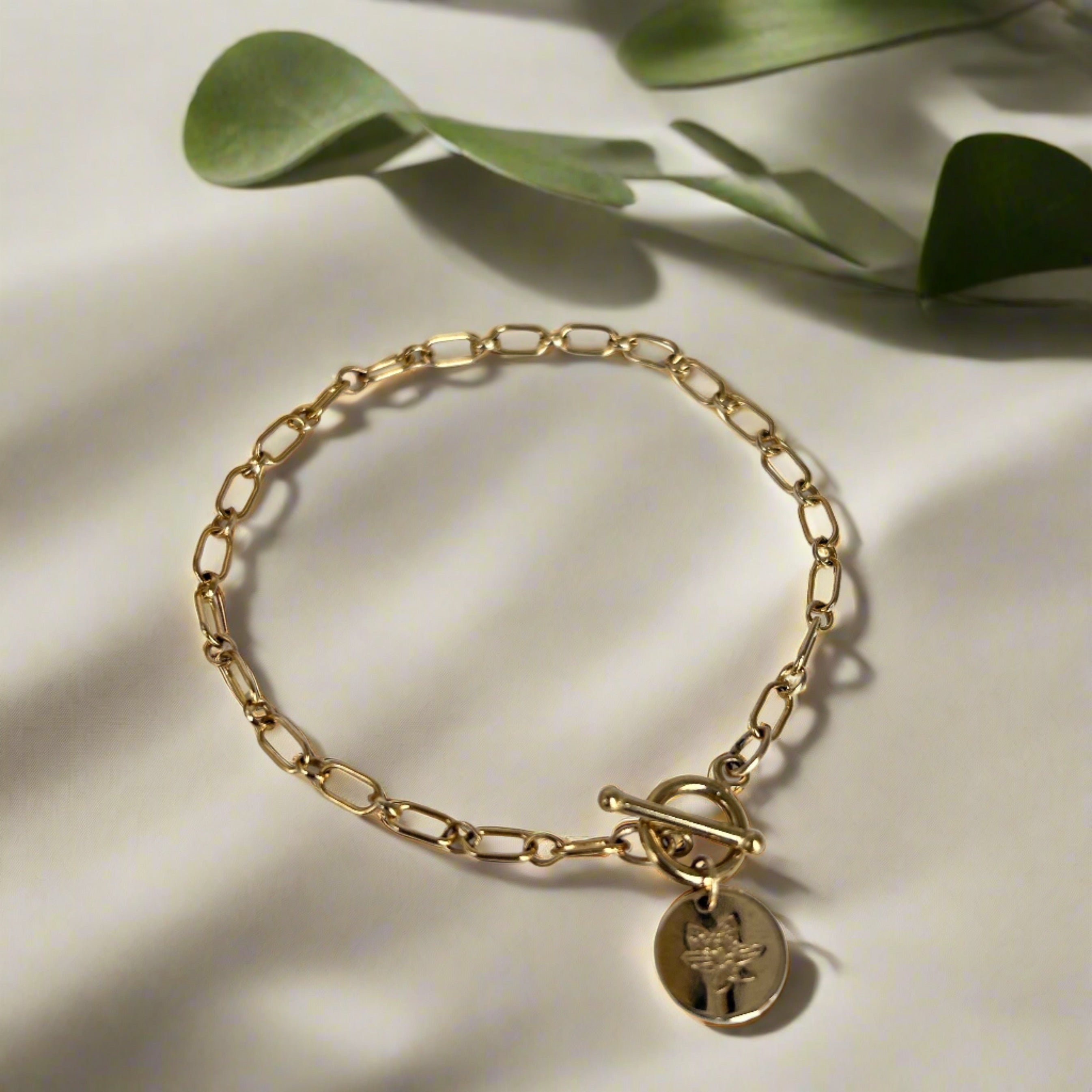 GOLD FILLED BECKY CHAIN WITH A TOGGLE AND BAR CLASP WITH A DAFFODIL BIRTH FLOWER PENDANT